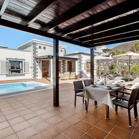Eire Villa *