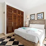 Eire Villa *